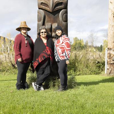Dustie and Melody with their mother, Kay