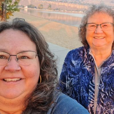 A selfie of Arlene with her mom, posed behind the lake in Kelowna