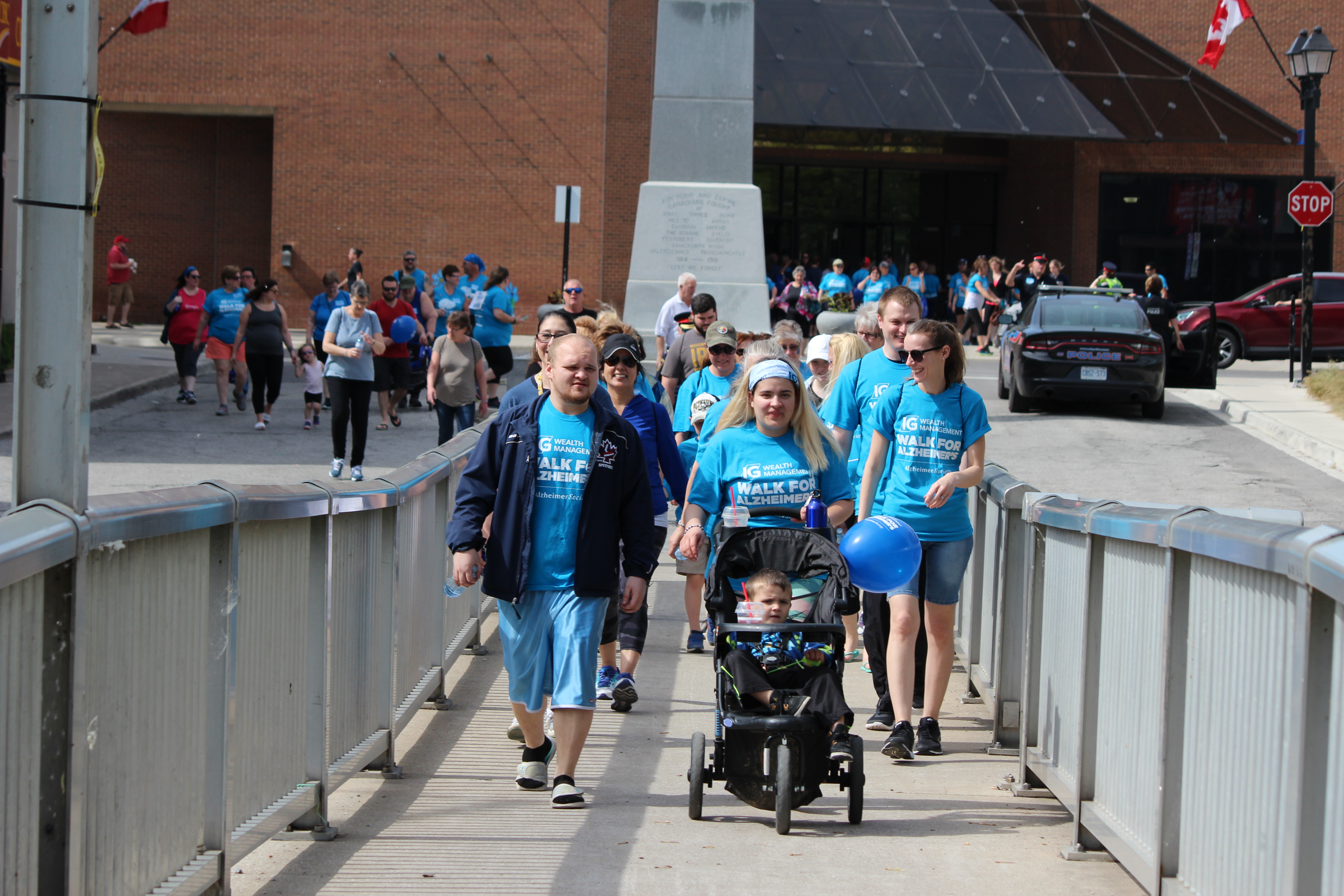People participating in the IG Wealth Management Walk for Alzheimer's.
