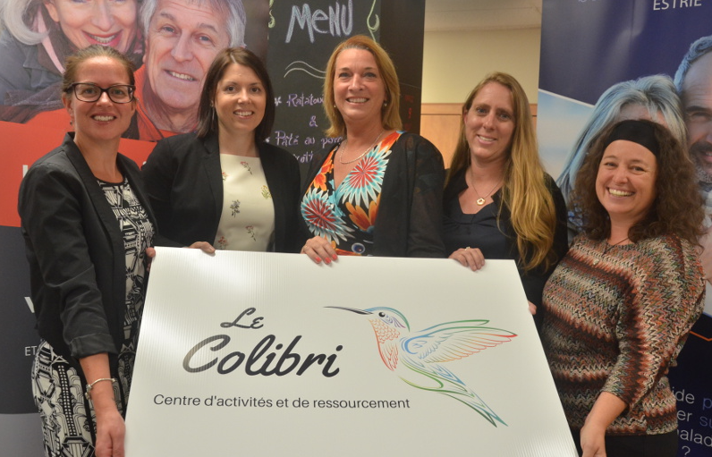 De gauche à droite : Geneviève Côté (directrice générale, Appui Estrie), Marie-Claude Laquerre (présidente, SAE), Caroline Giguère (directrice générale, SAE), Mirja Lamarche (coordonnatrice, Colibri) et Catherine Longpré (animatrice, Colibri).
