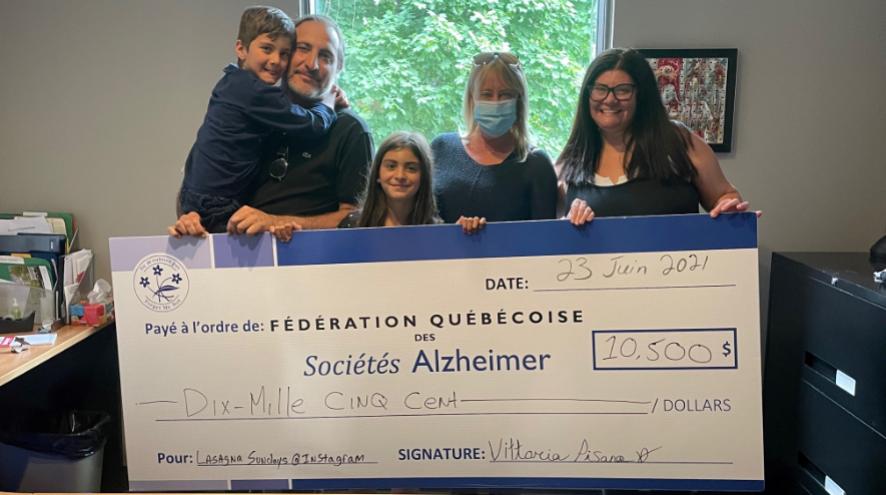 Vittoria et sa famille remettent un chèque de 10000 dollars