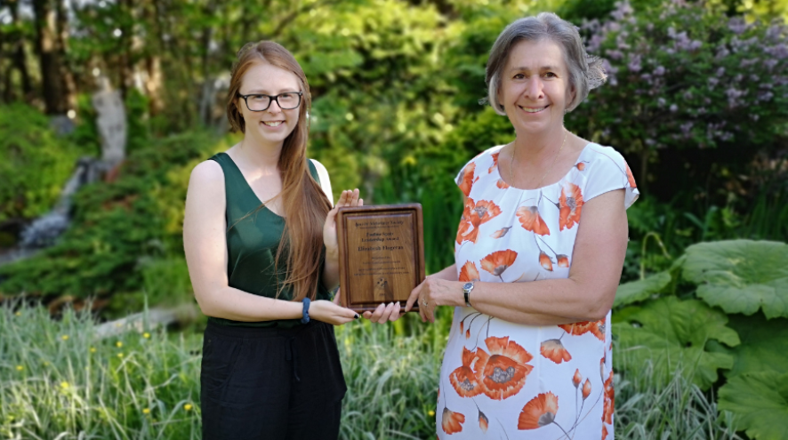 Liz Flogeras being presented with Pauline Spatz Leadership Award by Alzheimer Society staff member