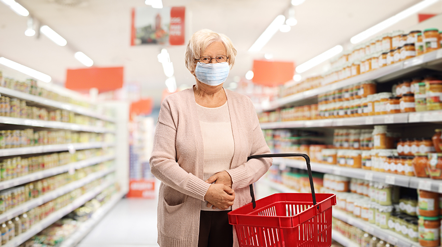 Senior woman wearing a mask and shopping in a supermarket.