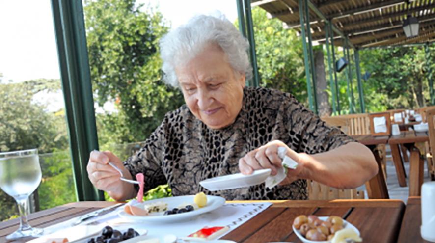 Meal time Alzheimer Society of Canada